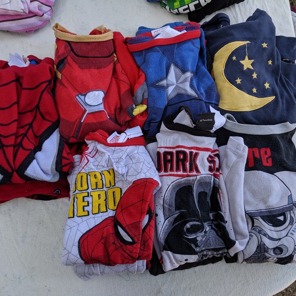 Lot of 7 boys pajamas